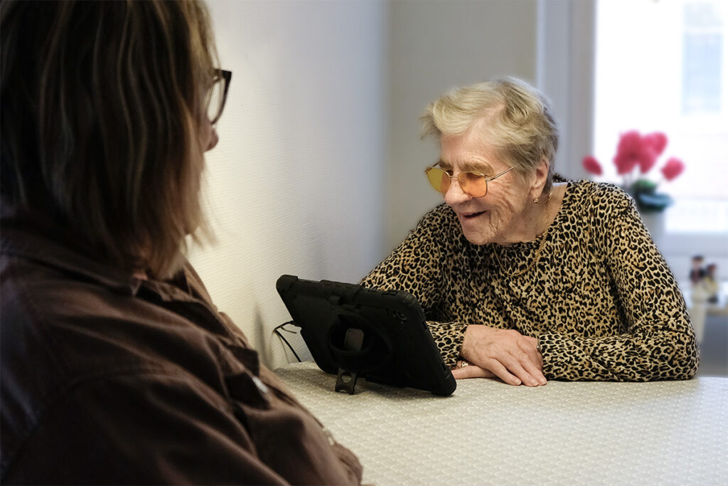 Linnea är första 100-åringen med Digital Hemtjänst – ringer videosamtal - 1200